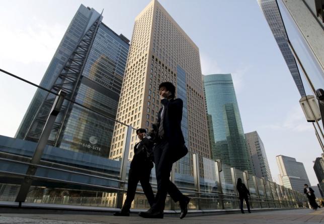 Businessmen walk in Tokyo's business district.    REUTERS/Toru Hanai